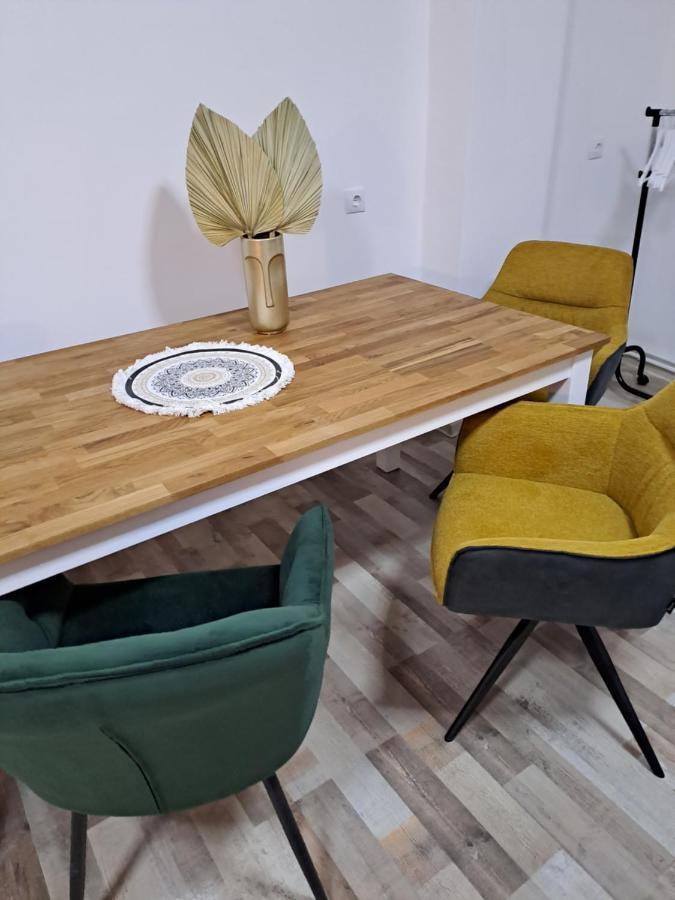 מיירקורה-צ'וק 7 Level Central Apartments מראה חיצוני תמונה